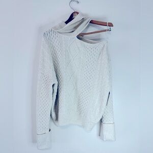 Sofia Vergara NWT Cozy Off-Shoulder White Sweater metallic threading size XL